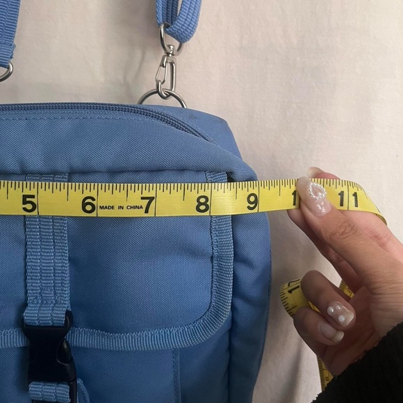 Uniqlo adjustable strap purse in blue - Picture 3 of 7